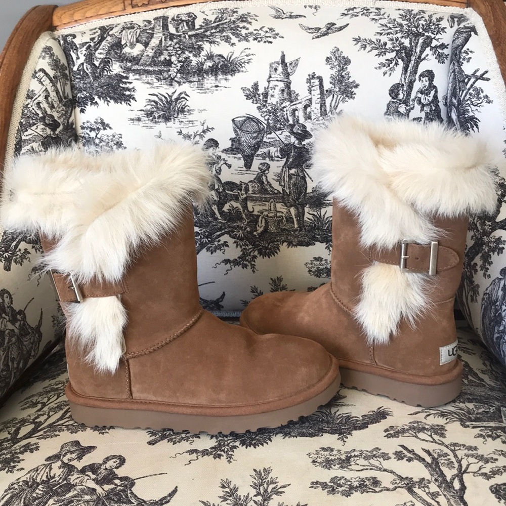 NWOT UGG DEENA CHESTNUT SUEDE SHEEPSKIN BOOTS
